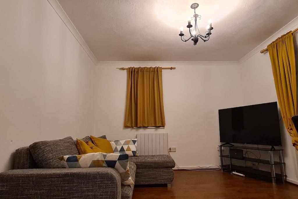 Private 2 Bed Flat Close To Excel & City Airport 伦敦 外观 照片