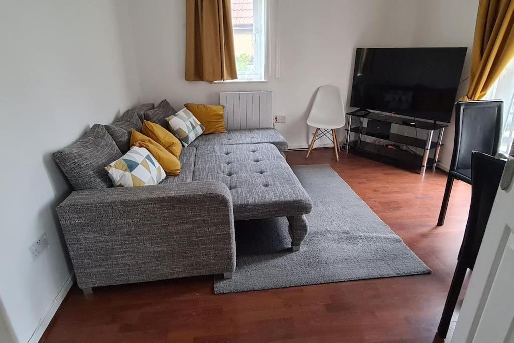 Private 2 Bed Flat Close To Excel & City Airport 伦敦 外观 照片